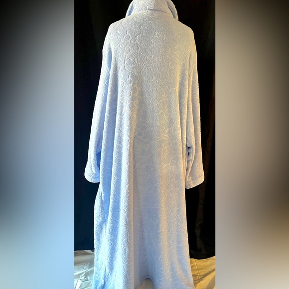 Intimates & Sleepwear Plus Size Ladies Baby Blue Plush Robe Size 3x Poshmark